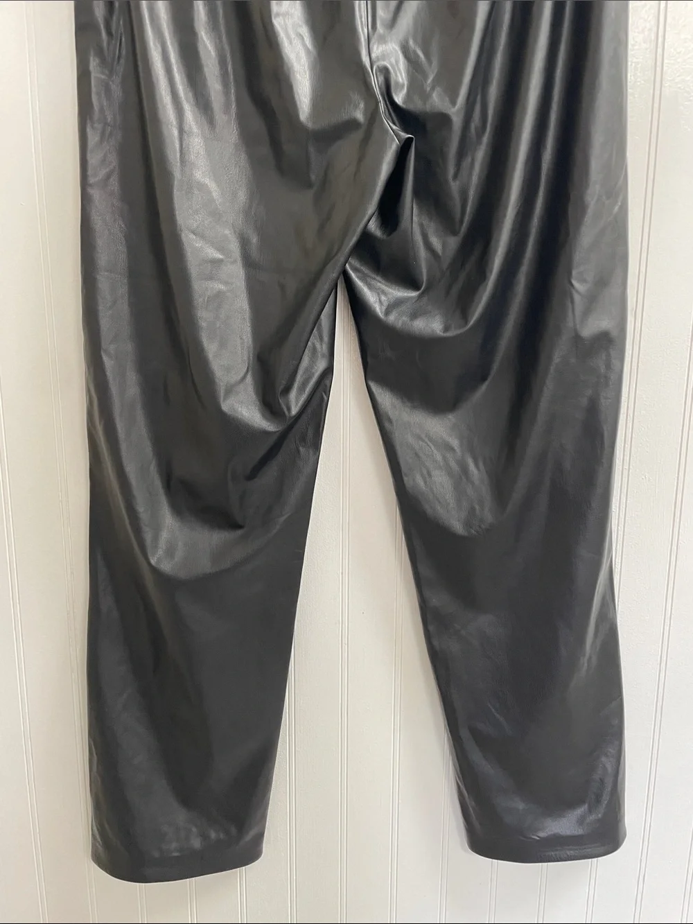 THEORY Slit Pull-On Pant in Paper Faux Vegan Leather Mobwife in Black Size 8